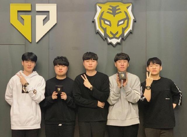 不仅刻画了 不仅刻画了