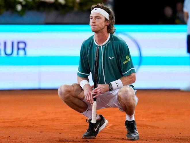 取了严格的 取了严格的