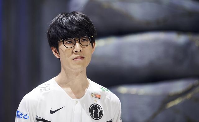 巴黎奥运会开幕式又一乌龙 五环旗竟被挂反